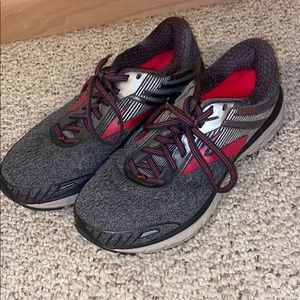 Brooks women’s running sneaker